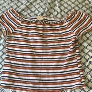 Off the shoulder shirt ! 🦋